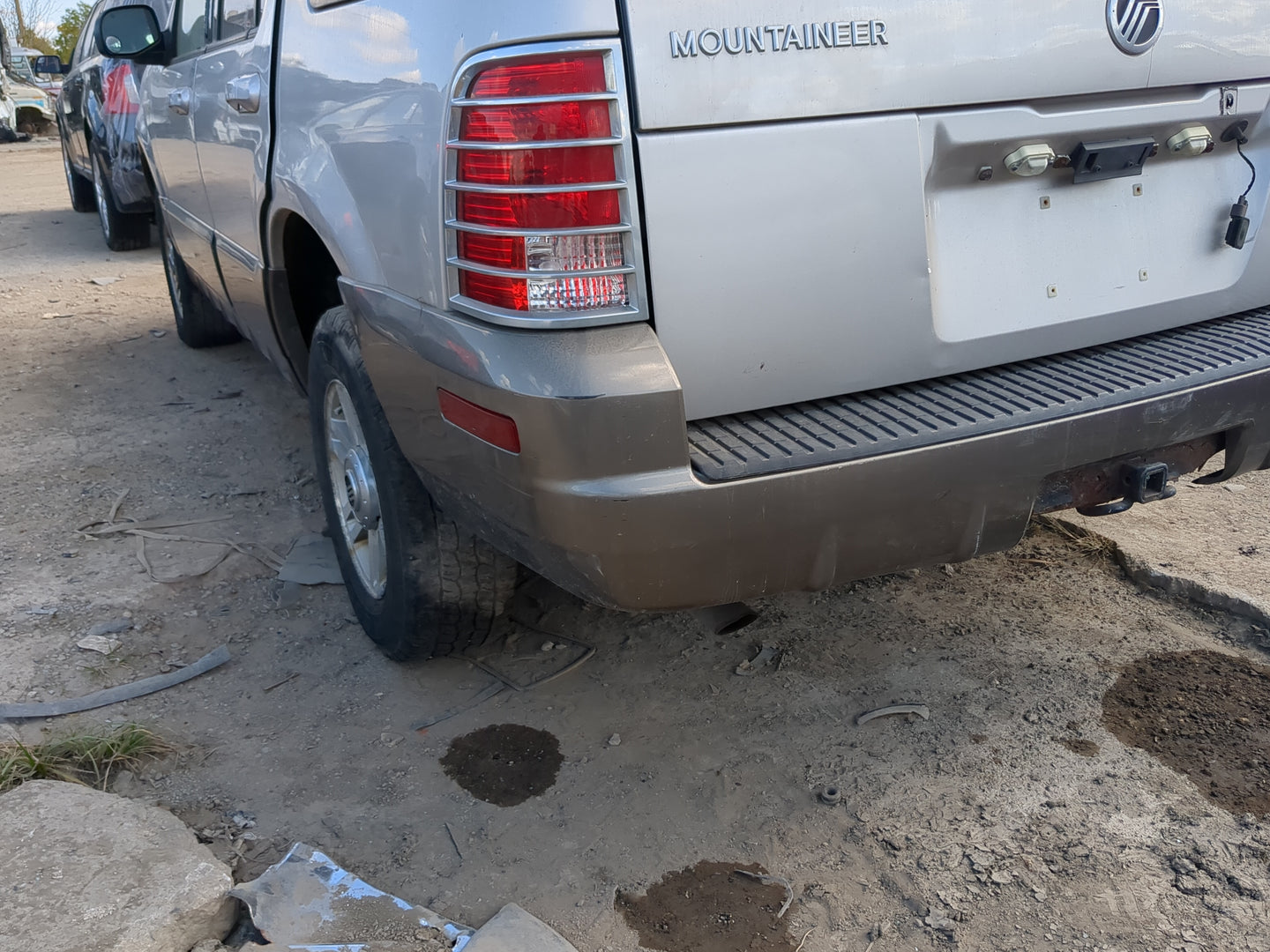 2002-2005 Mercury Mountaineer Rear Bumper Assembly Oem - Oemusedautoparts1.com