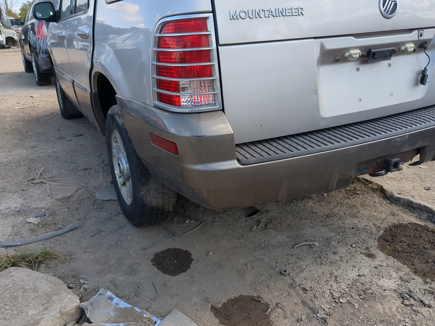 2002-2005 Mercury Mountaineer Rear Bumper Assembly Oem - Oemusedautoparts1.com