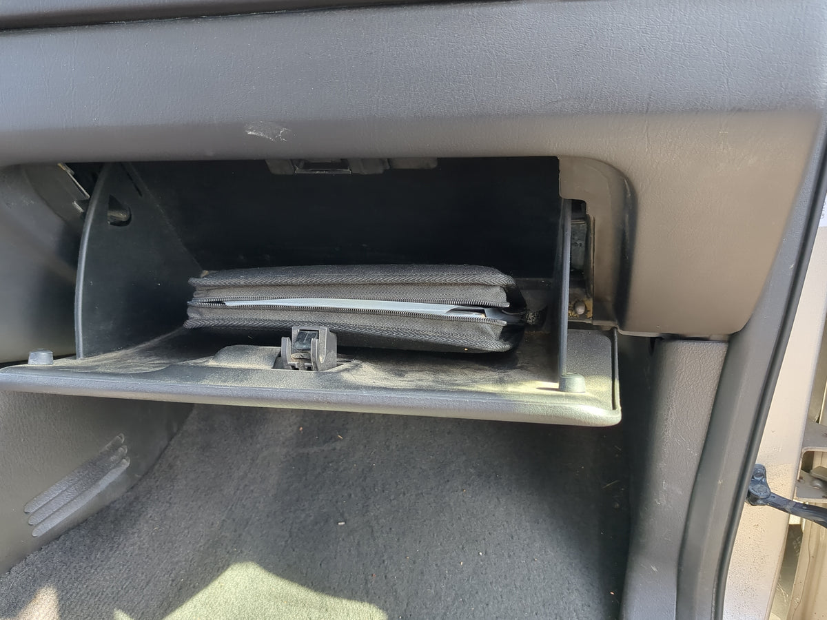 2004 Mercury Mountaineer Passenger Glove Box Door Storage Compartment - Oemusedautoparts1.com
