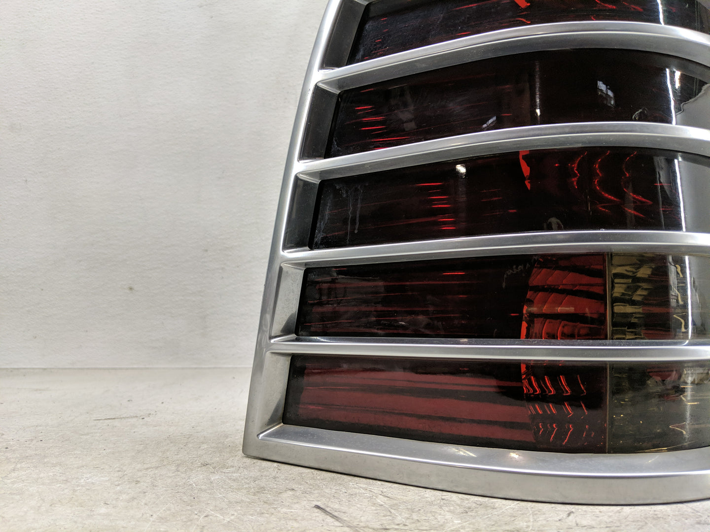 2002-2005 Mercury Mountaineer Tail Light Assembly Passenger Right OEM P/N:IL2X-13B505-A Fits Fits 2002 2003 2004 2005 OEM Us