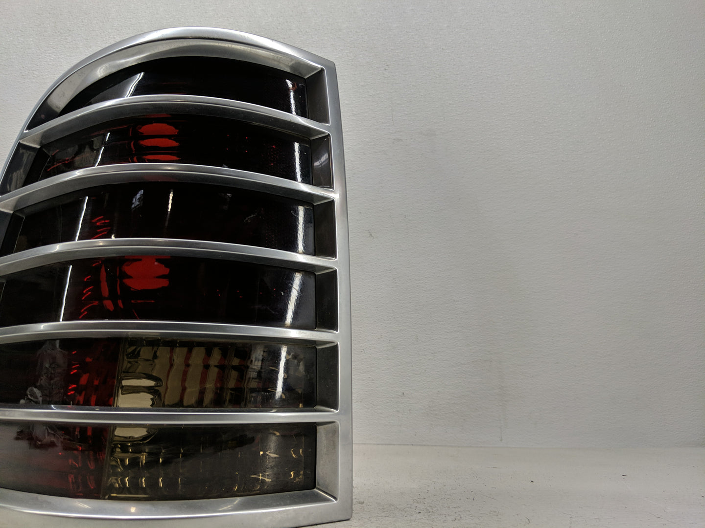 2002-2005 Mercury Mountaineer Tail Light Assembly Passenger Right OEM P/N:IL2X-13B505-A Fits Fits 2002 2003 2004 2005 OEM Us