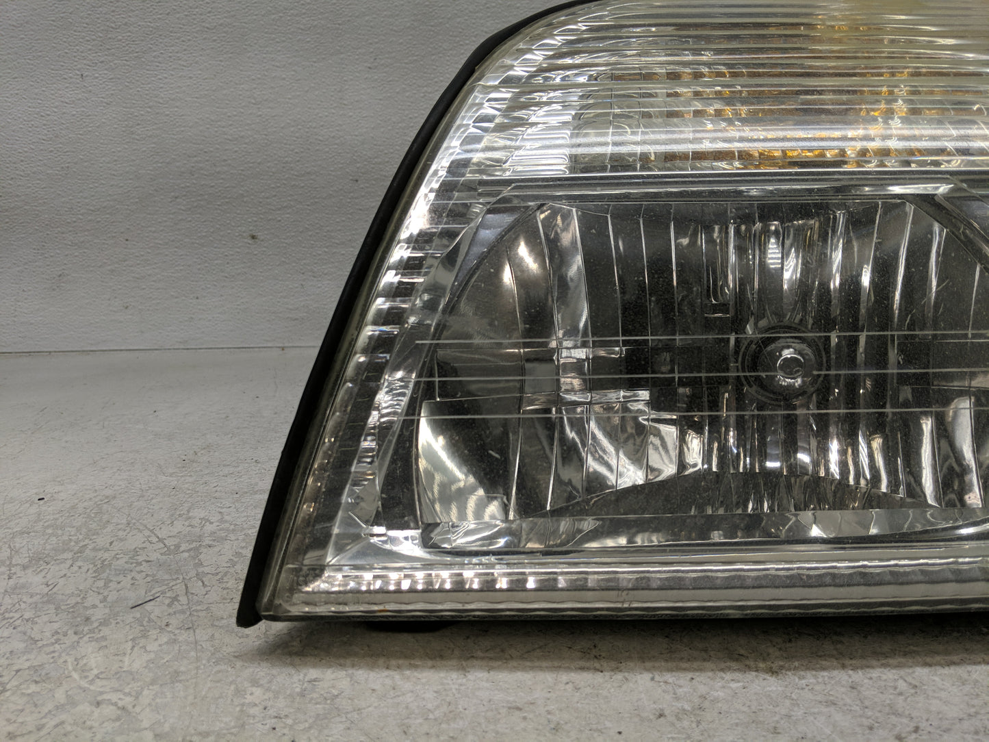 2002-2005 Mercury Mountaineer Driver Left Oem Head Light Headlight Lamp - Oemusedautoparts1.com