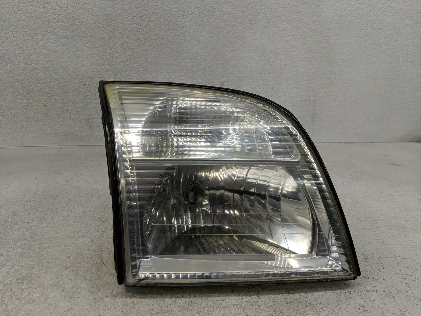 2002 Mercury Mountaineer Passenger Right Oem Head Light Headlight Lamp - Oemusedautoparts1.com