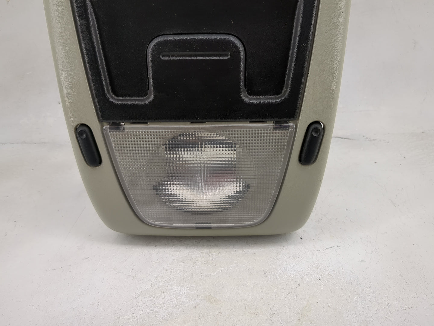 2004 Mercury Mountaineer Overhead Roof Console Light Gray - Oemusedautoparts1.com