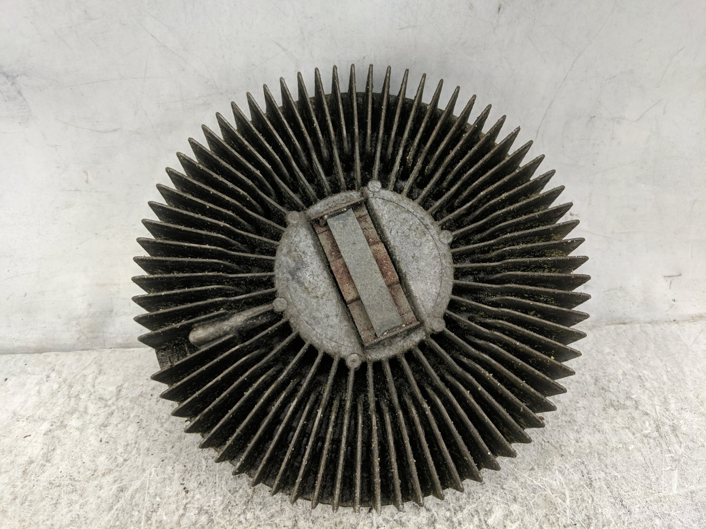 2004-2005 Mercury Mountaineer Radiator Cooling Fan Clutch 1484016 - Oemusedautoparts1.com