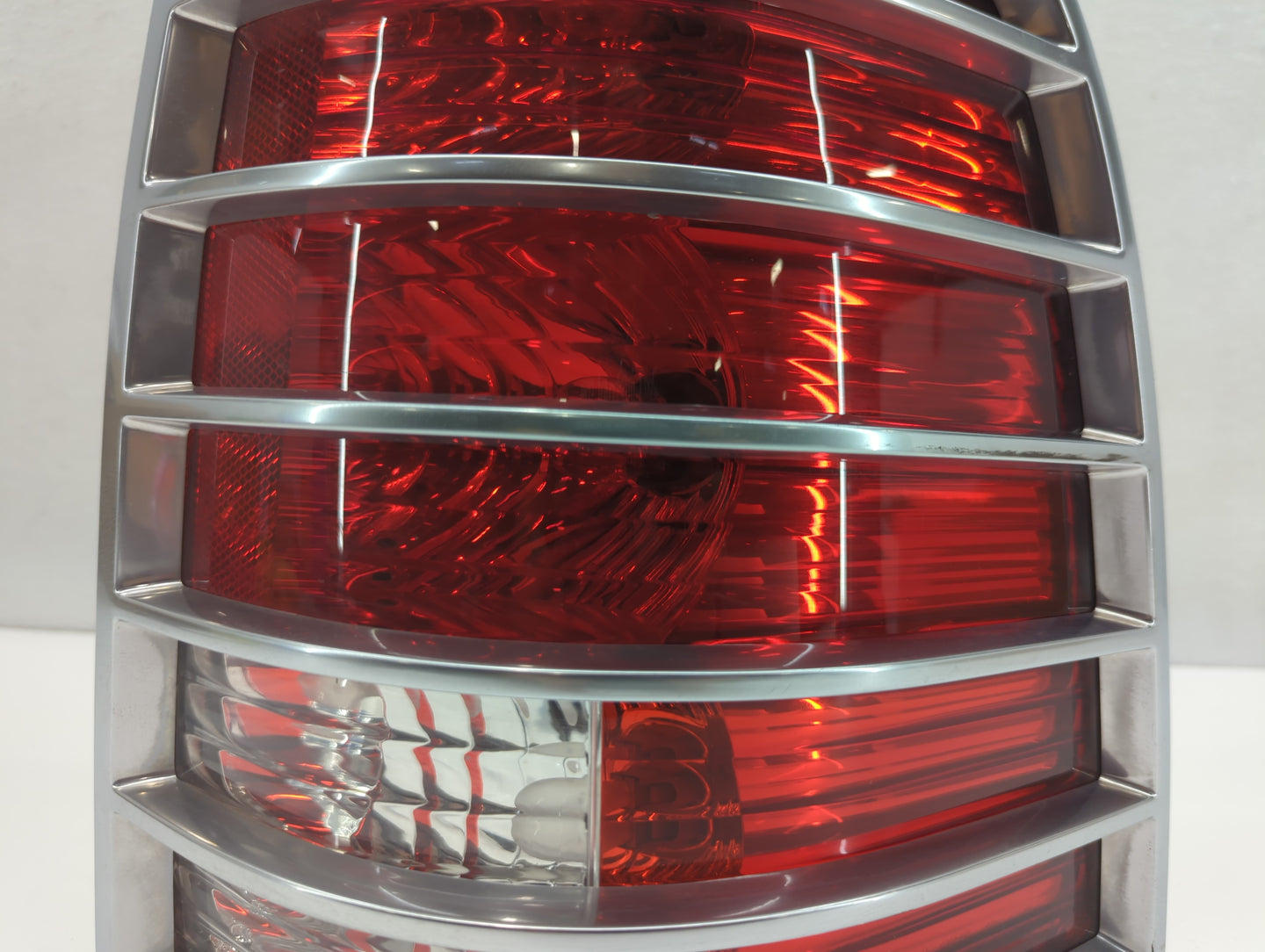 2002-2005 Mercury Mountaineer Tail Light Assembly Passenger Right OEM P/N:1L2X-13B504-A Fits Fits 2002 2003 2004 2005 OEM Us