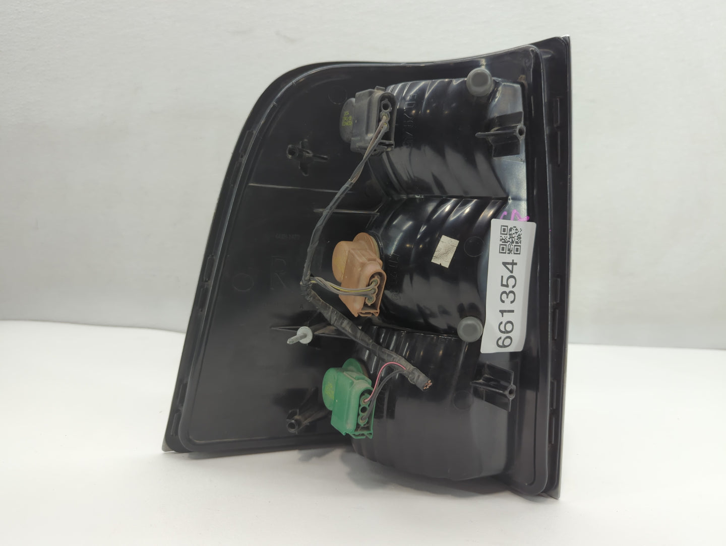 2002-2005 Mercury Mountaineer Tail Light Assembly Passenger Right OEM P/N:1L2X-13B504-A Fits Fits 2002 2003 2004 2005 OEM Us