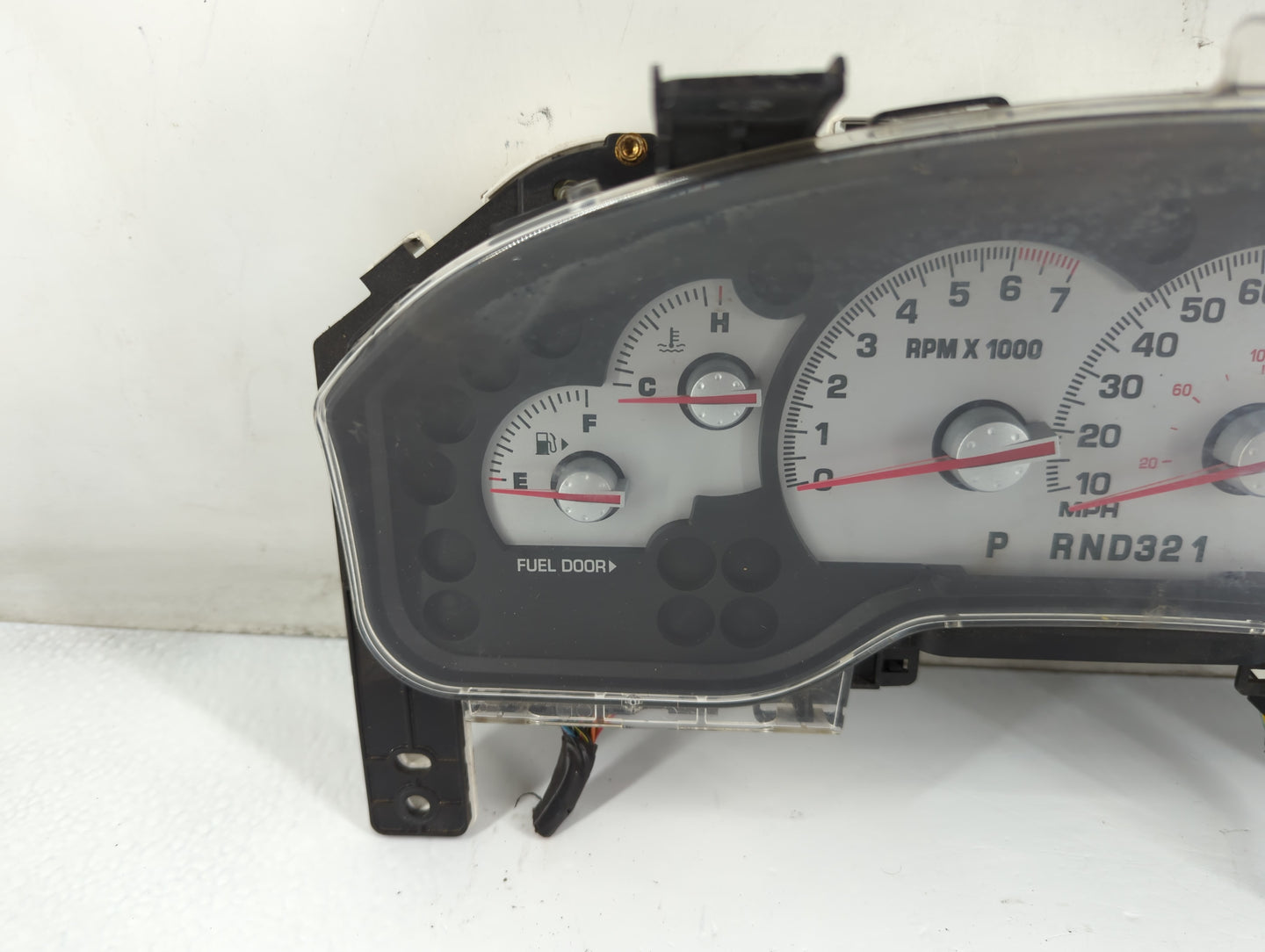 2004-2005 Mercury Mountaineer Instrument Cluster Speedometer Gauges Fits Fits 2004 2005 OEM Used Auto Parts - Oemusedautopar