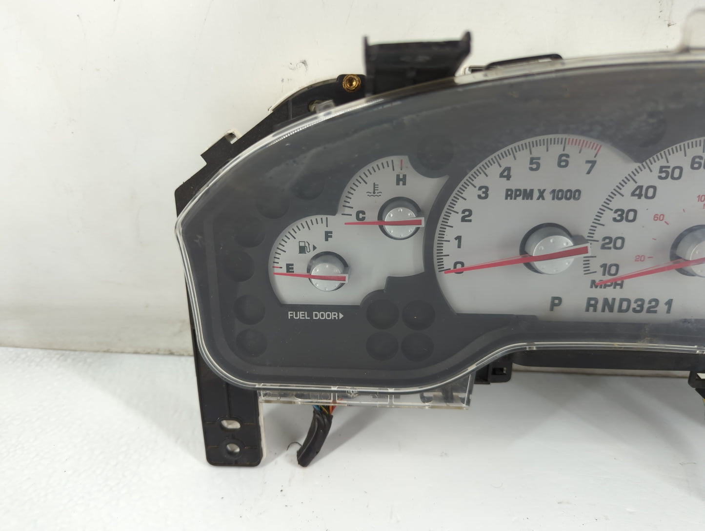 2004-2005 Mercury Mountaineer Instrument Cluster Speedometer Gauges Fits Fits 2004 2005 OEM Used Auto Parts - Oemusedautopar