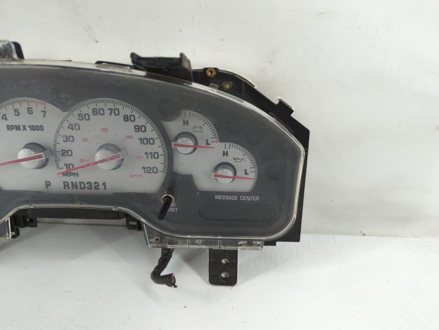 2004-2005 Mercury Mountaineer Instrument Cluster Speedometer Gauges Fits Fits 2004 2005 OEM Used Auto Parts - Oemusedautopar