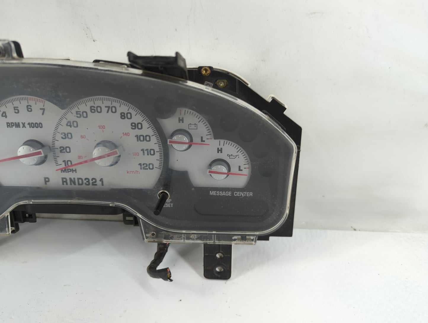 2004-2005 Mercury Mountaineer Instrument Cluster Speedometer Gauges Fits Fits 2004 2005 OEM Used Auto Parts - Oemusedautopar