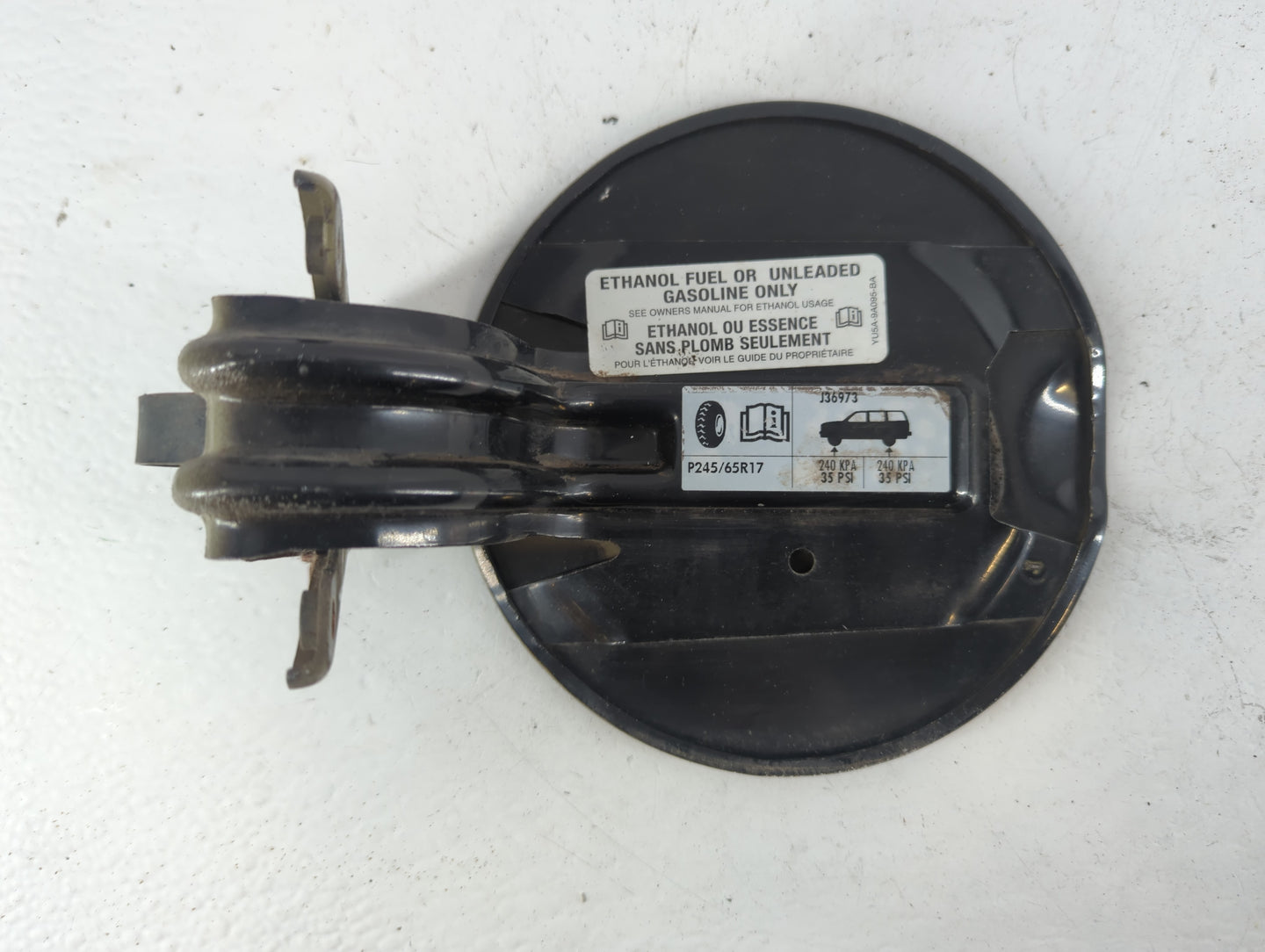 2004 Mercury Mountaineer Fuel Tank Door Lid Gas Tank Black - Oemusedautoparts1.com