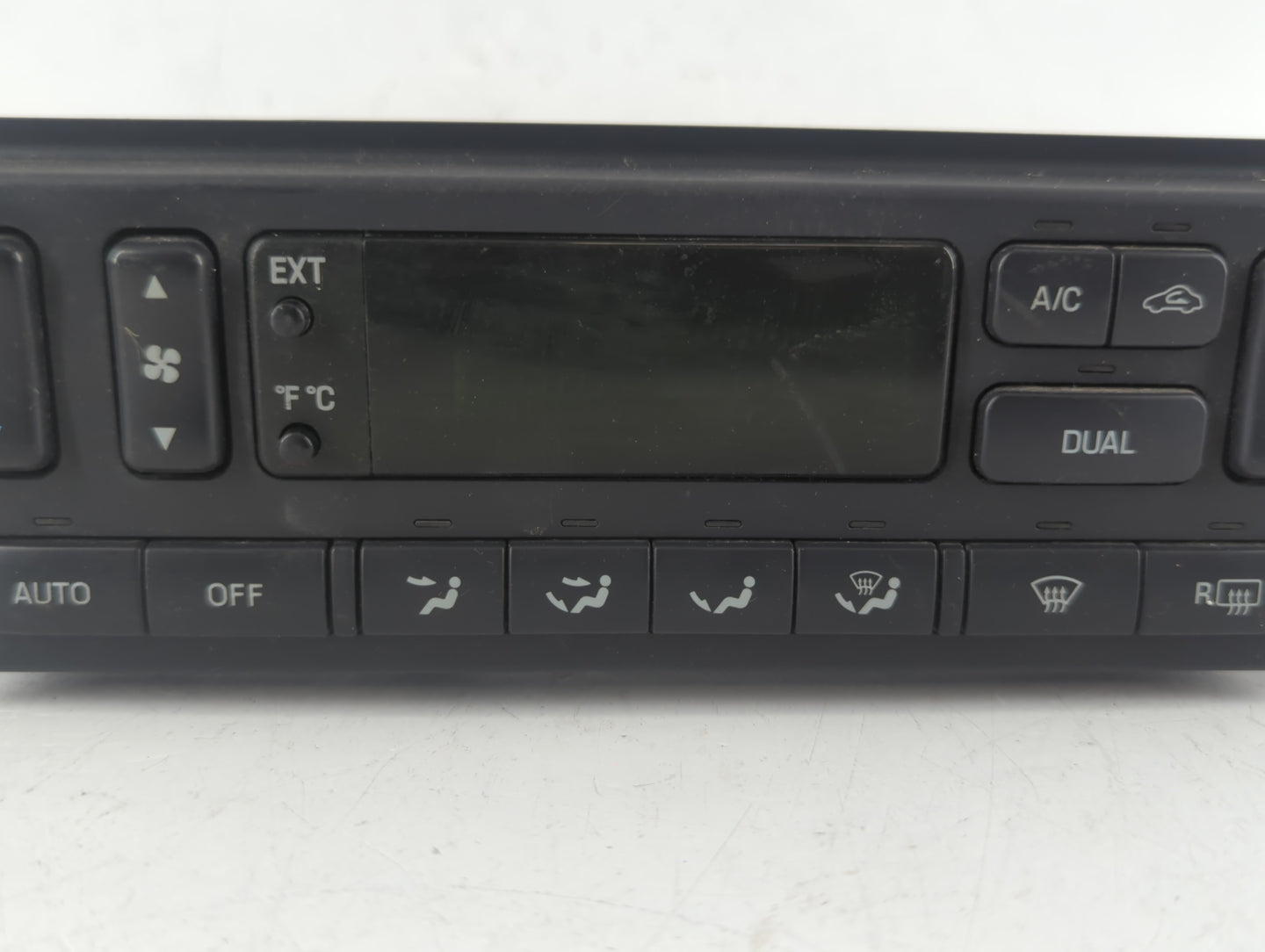 2002-2005 Mercury Mountaineer Climate Control Module Temperature AC/Heater Replacement P/N:4L24-18C612-AB Fits OEM Used Auto