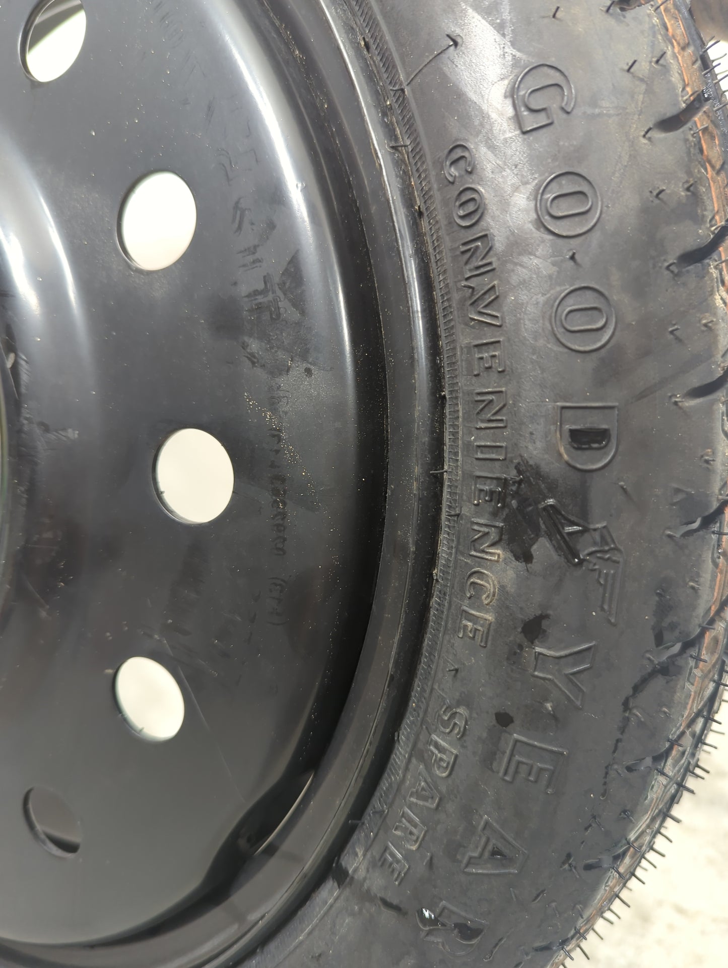 2004 Mercury Grand Marquis (79 & Up) Grandm Spare Donut Tire Wheel Rim Oem - Oemusedautoparts1.com