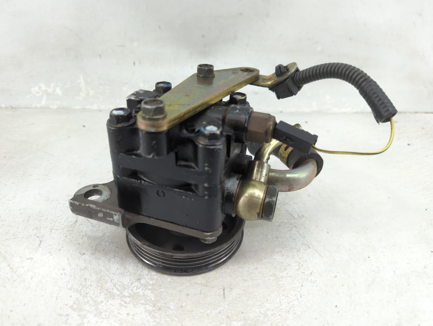 2004 Mitsubishi Endeavor Power Steering Column Pump Oem - Oemusedautoparts1.com