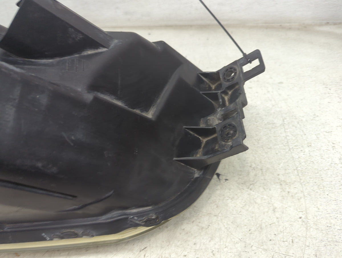 2004 Mitsubishi Endeavor Passenger Right Oem Head Light Headlight Lamp - Oemusedautoparts1.com