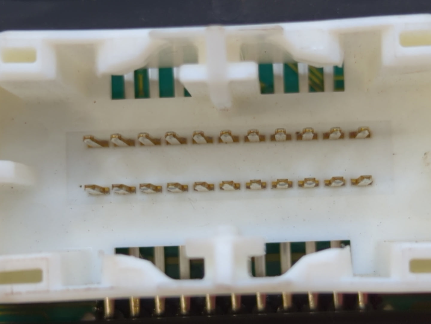 2004-2005 Mitsubishi Endeavor Radio Control Panel - Oemusedautoparts1.com