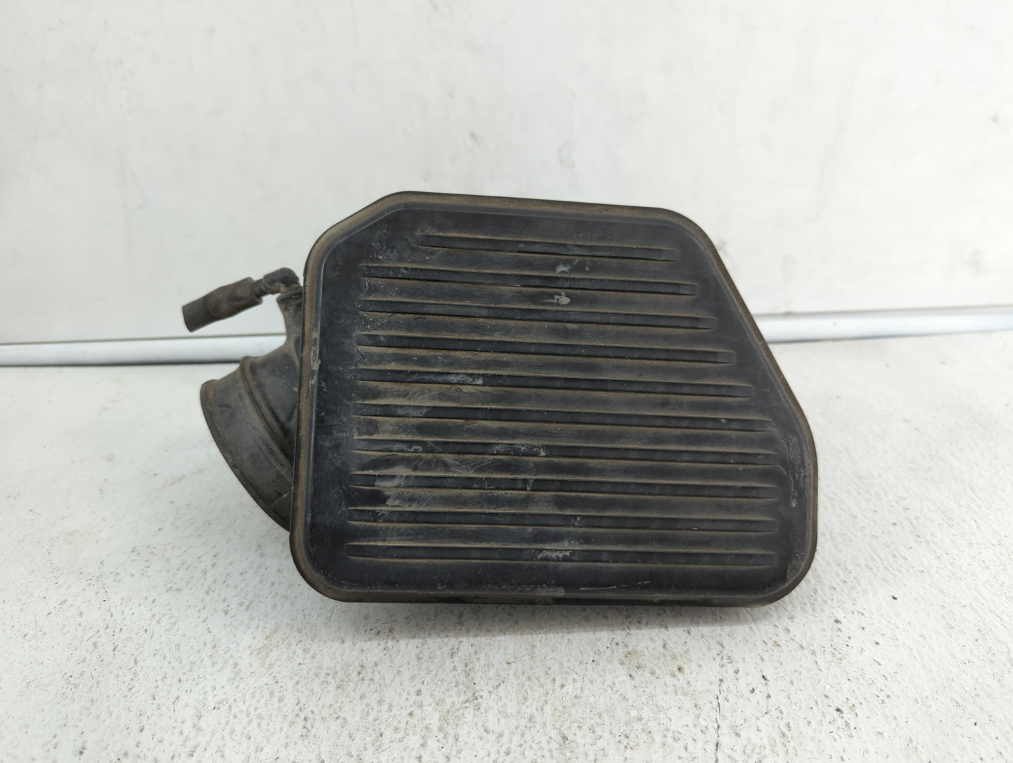 2004 Mitsubishi Galant Air Cleaner Intake Duct Hose Tube - Oemusedautoparts1.com