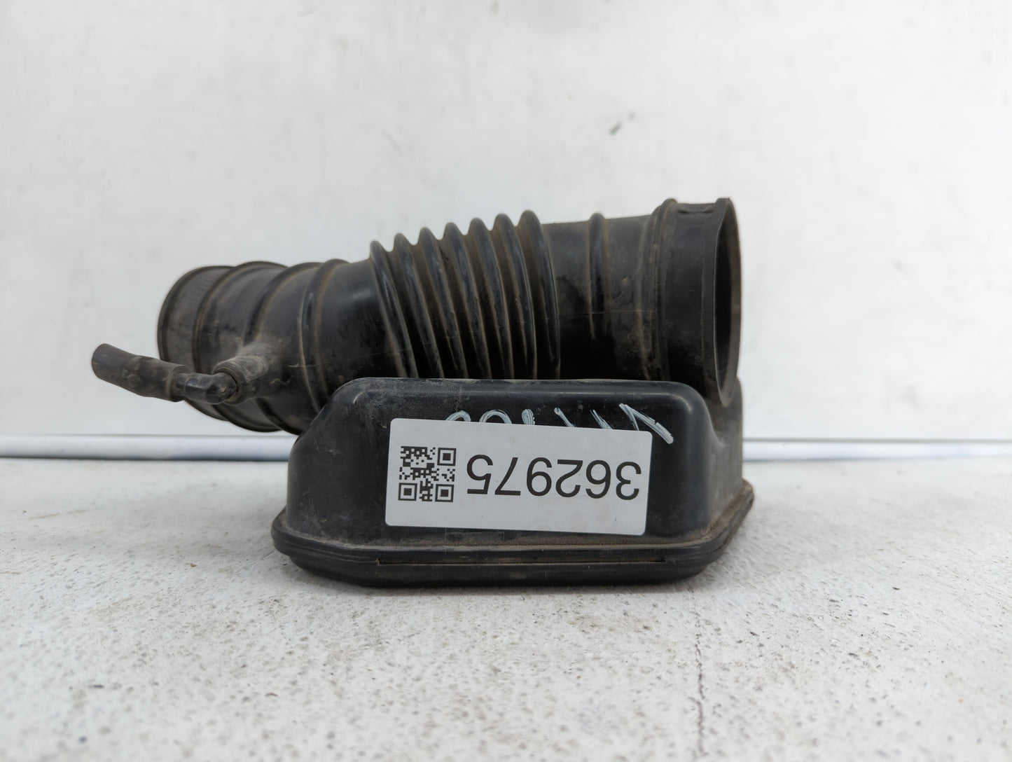 2004 Mitsubishi Galant Air Cleaner Intake Duct Hose Tube - Oemusedautoparts1.com