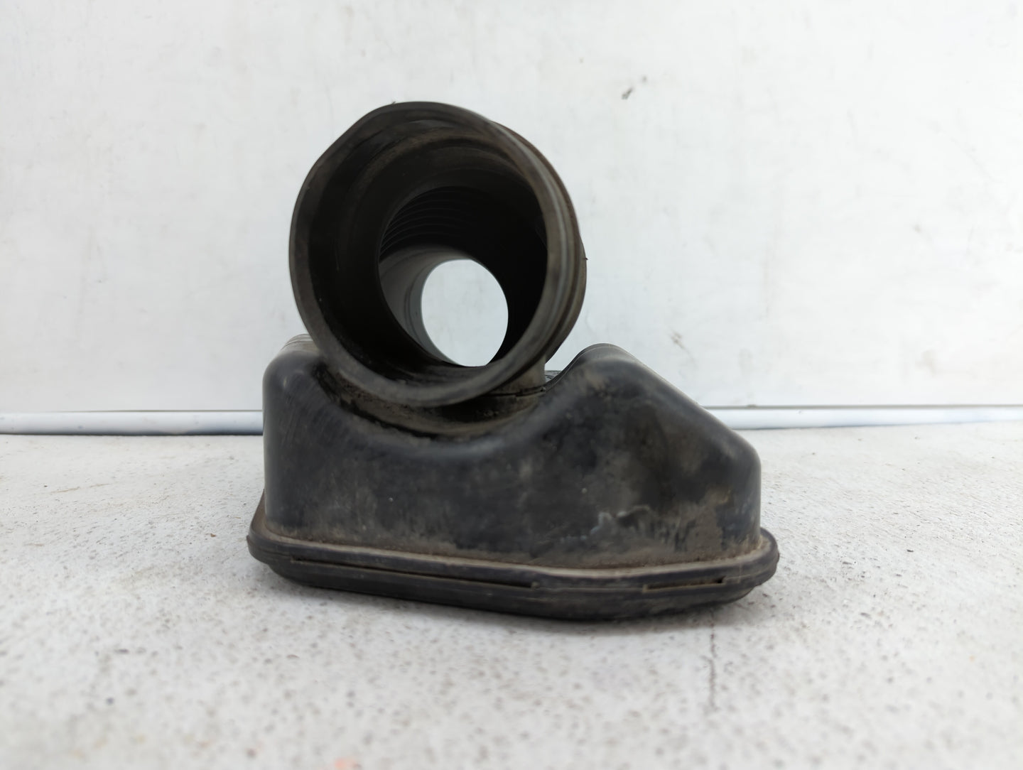 2004 Mitsubishi Galant Air Cleaner Intake Duct Hose Tube - Oemusedautoparts1.com