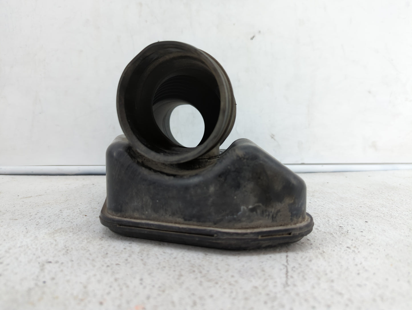 2004 Mitsubishi Galant Air Cleaner Intake Duct Hose Tube - Oemusedautoparts1.com