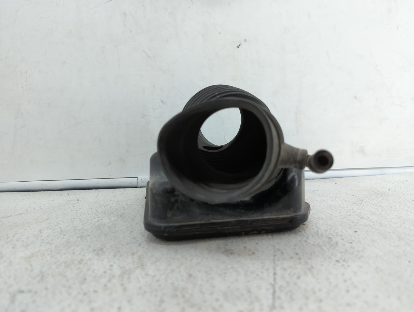 2004 Mitsubishi Galant Air Cleaner Intake Duct Hose Tube - Oemusedautoparts1.com