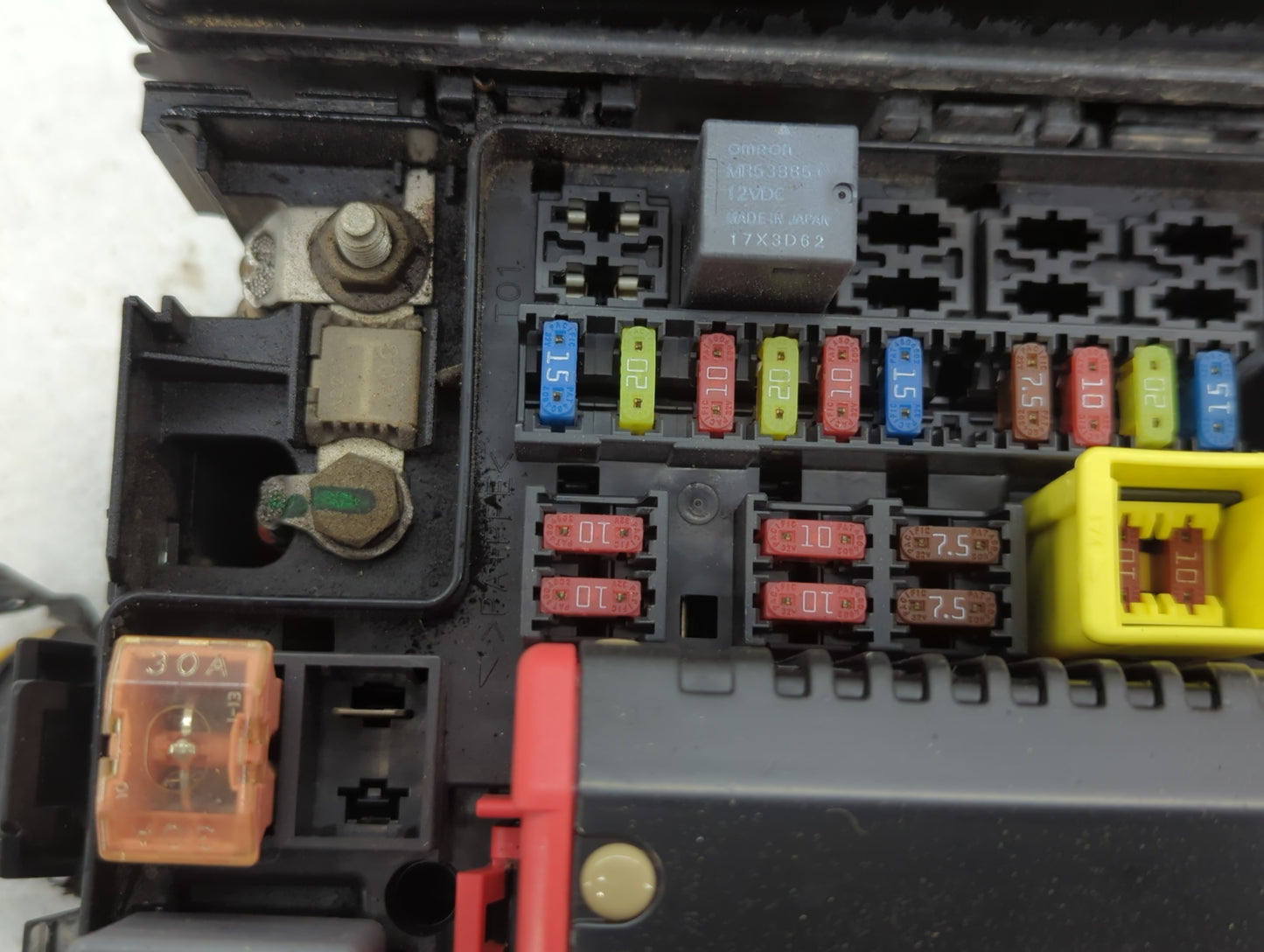 2004 Mitsubishi Galant Fusebox Fuse Box Panel Relay Module P/N:30926-0321 Fits OEM Used Auto Parts - Oemusedautoparts1.com