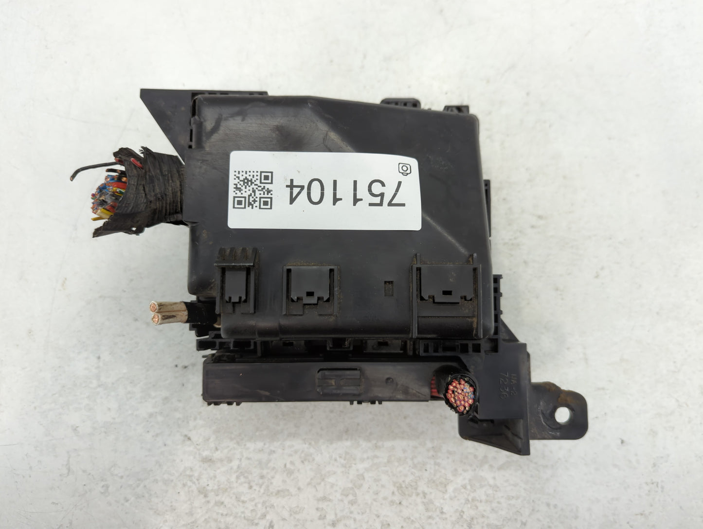 2004 Mitsubishi Galant Fusebox Fuse Box Panel Relay Module P/N:30926-0321 Fits OEM Used Auto Parts - Oemusedautoparts1.com