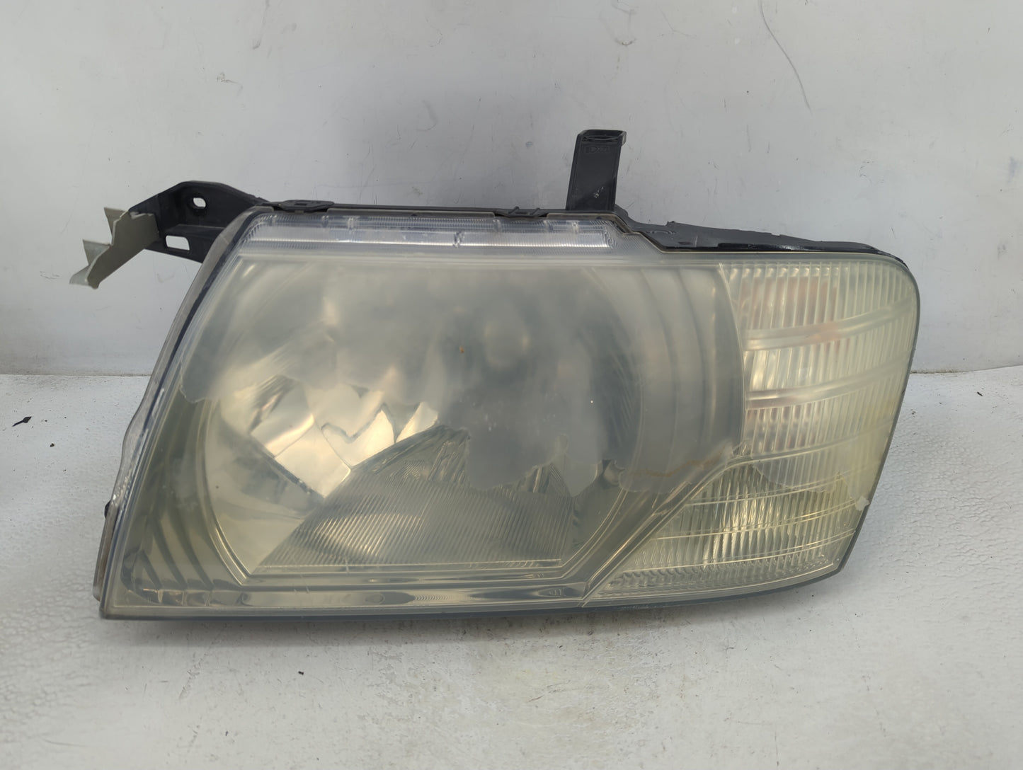 2003-2006 Mitsubishi Montero Driver Left Oem Head Light Headlight Lamp - Oemusedautoparts1.com