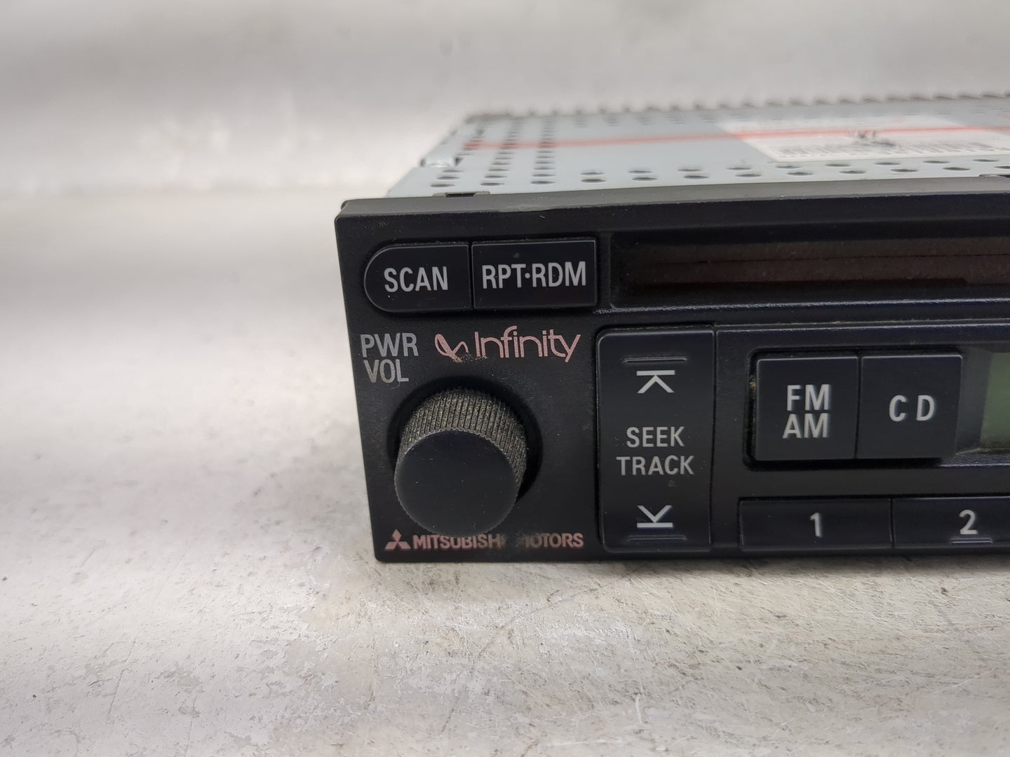 2004 Mitsubishi Outlander Radio AM FM Cd Player Receiver Replacement P/N:MN141490 DZ-2U47W Fits Fits 2005 2006 OEM Used Auto