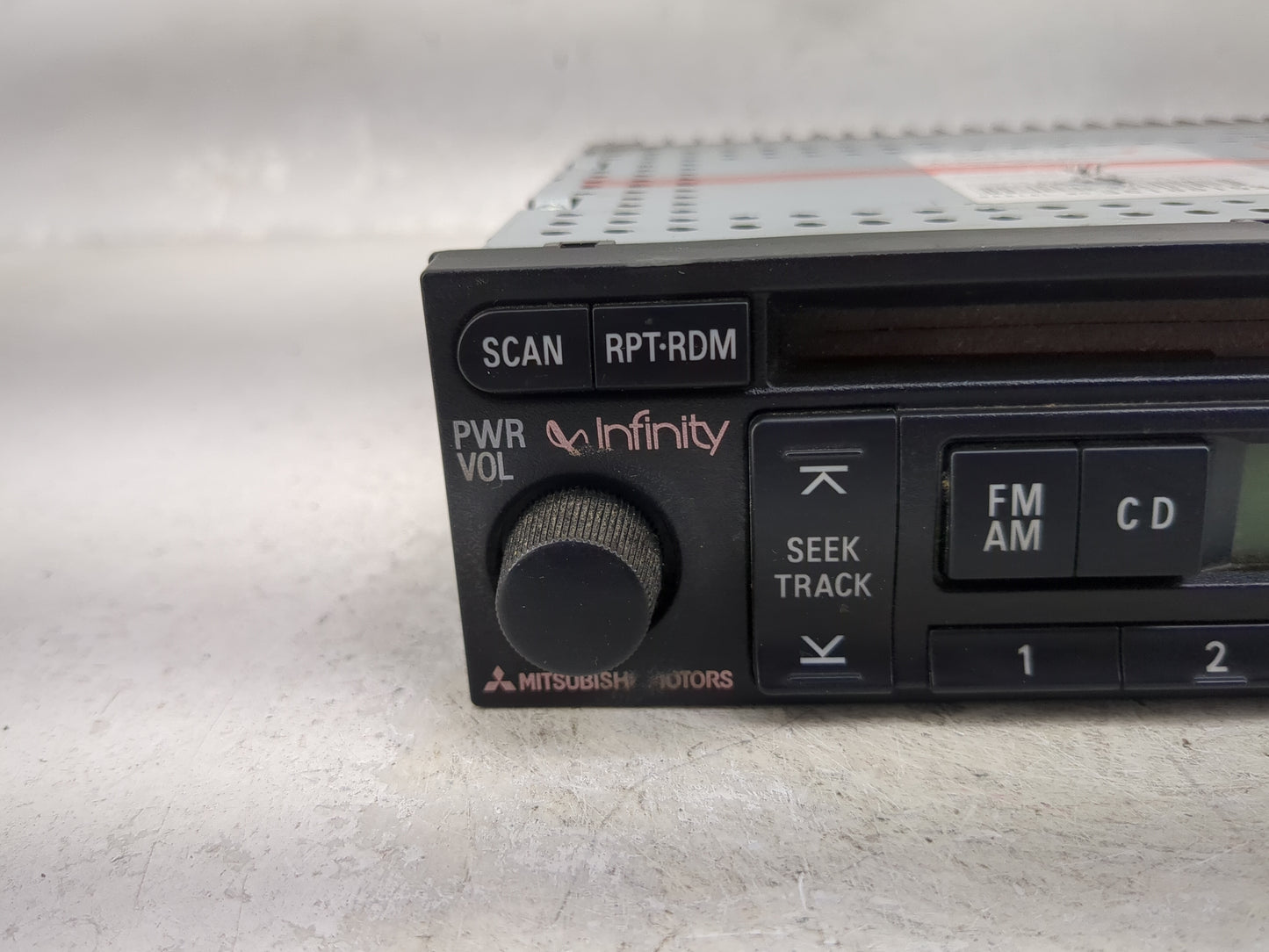 2004 Mitsubishi Outlander Radio AM FM Cd Player Receiver Replacement P/N:MN141490 DZ-2U47W Fits Fits 2005 2006 OEM Used Auto