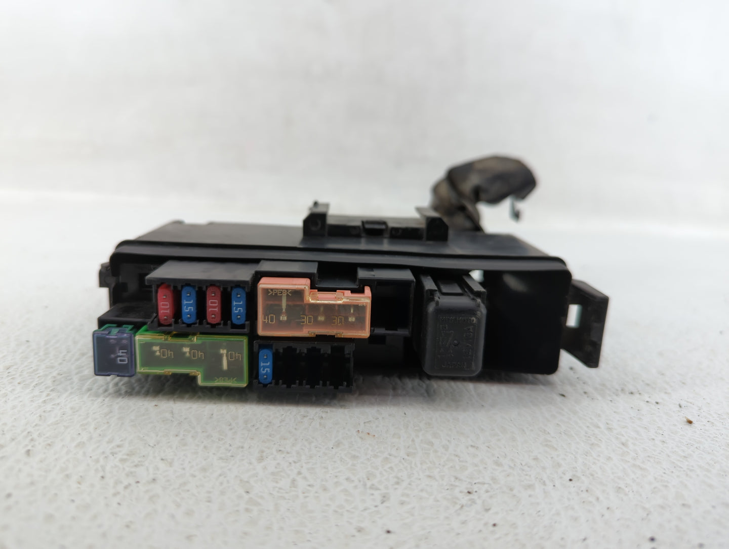 2003-2005 Nissan 350z Fusebox Fuse Box Panel Relay Module P/N:284B7AQ006 Fits Fits 2003 2004 2005 OEM Used Auto Parts - Oemu