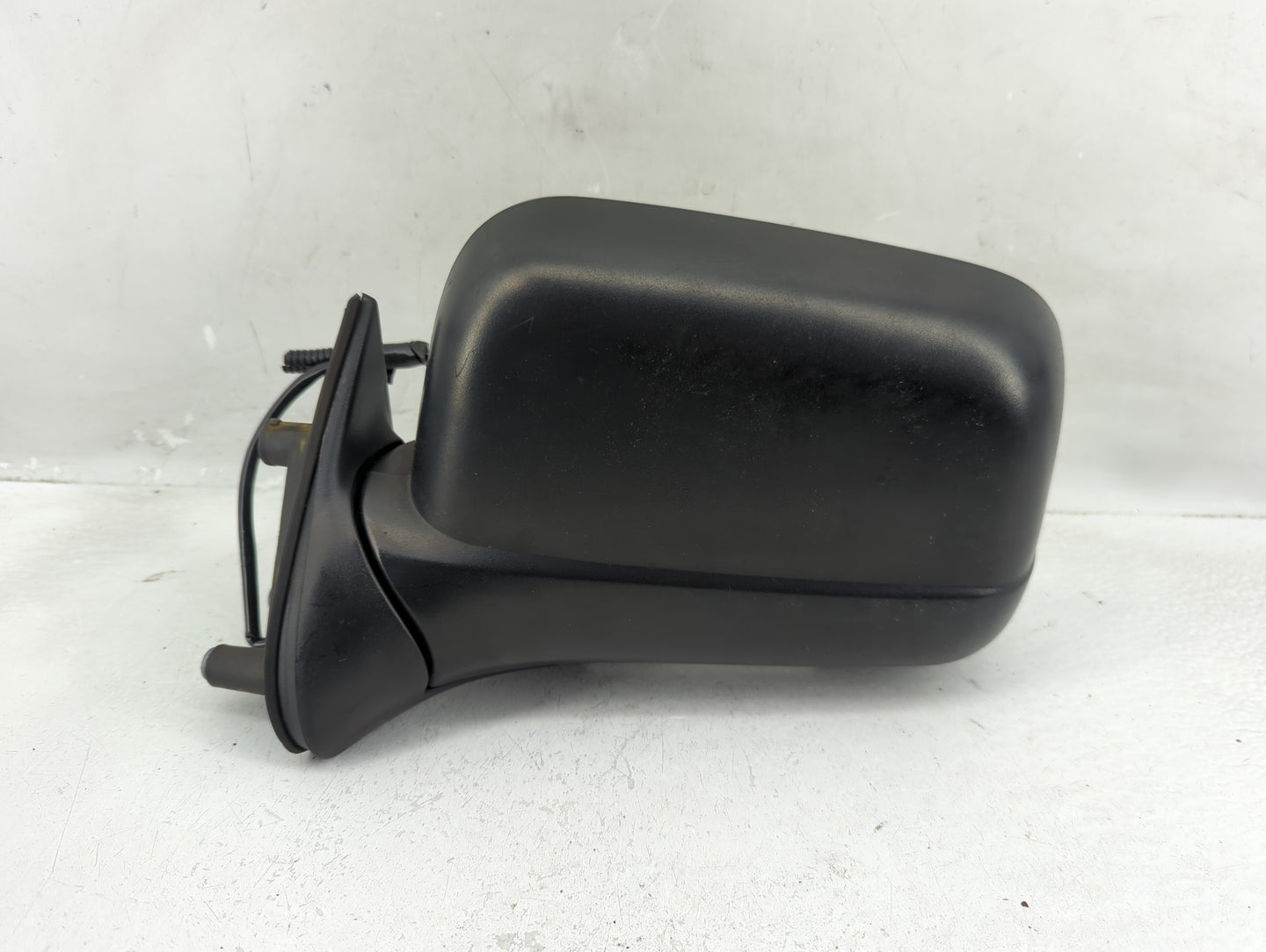 1998-2004 Nissan Frontier Driver Side View Mirror - Left Door Mirror OEM Used - Oemusedautoparts1.com
