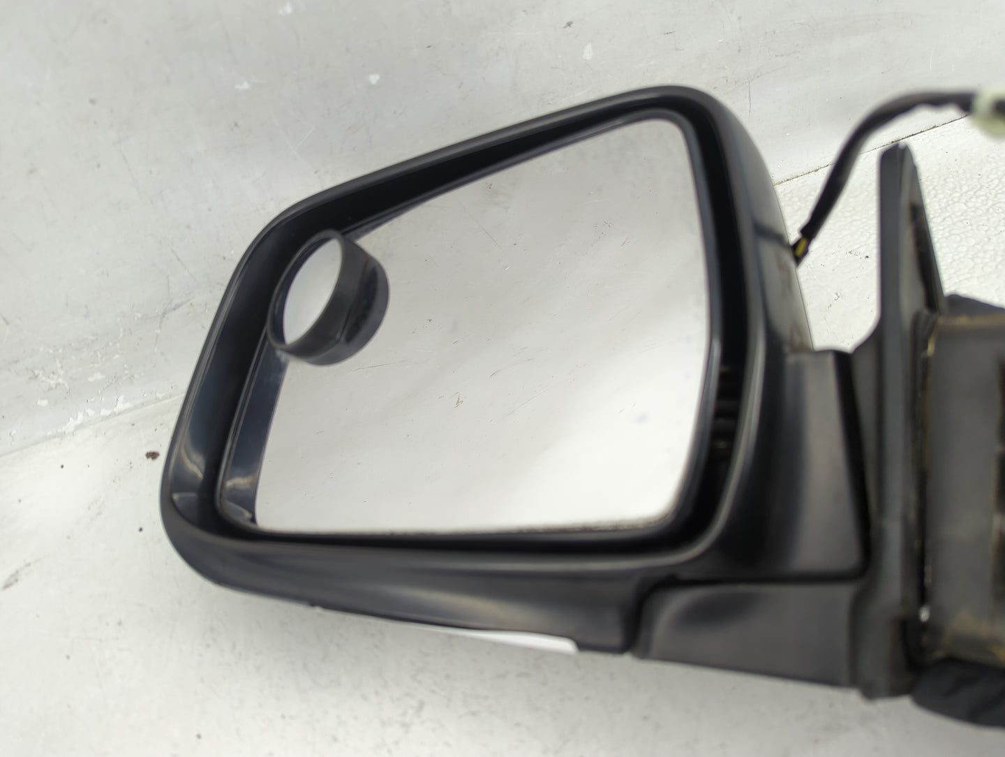 1998-2004 Nissan Frontier Driver Side View Mirror - Left Door Mirror OEM Used - Oemusedautoparts1.com