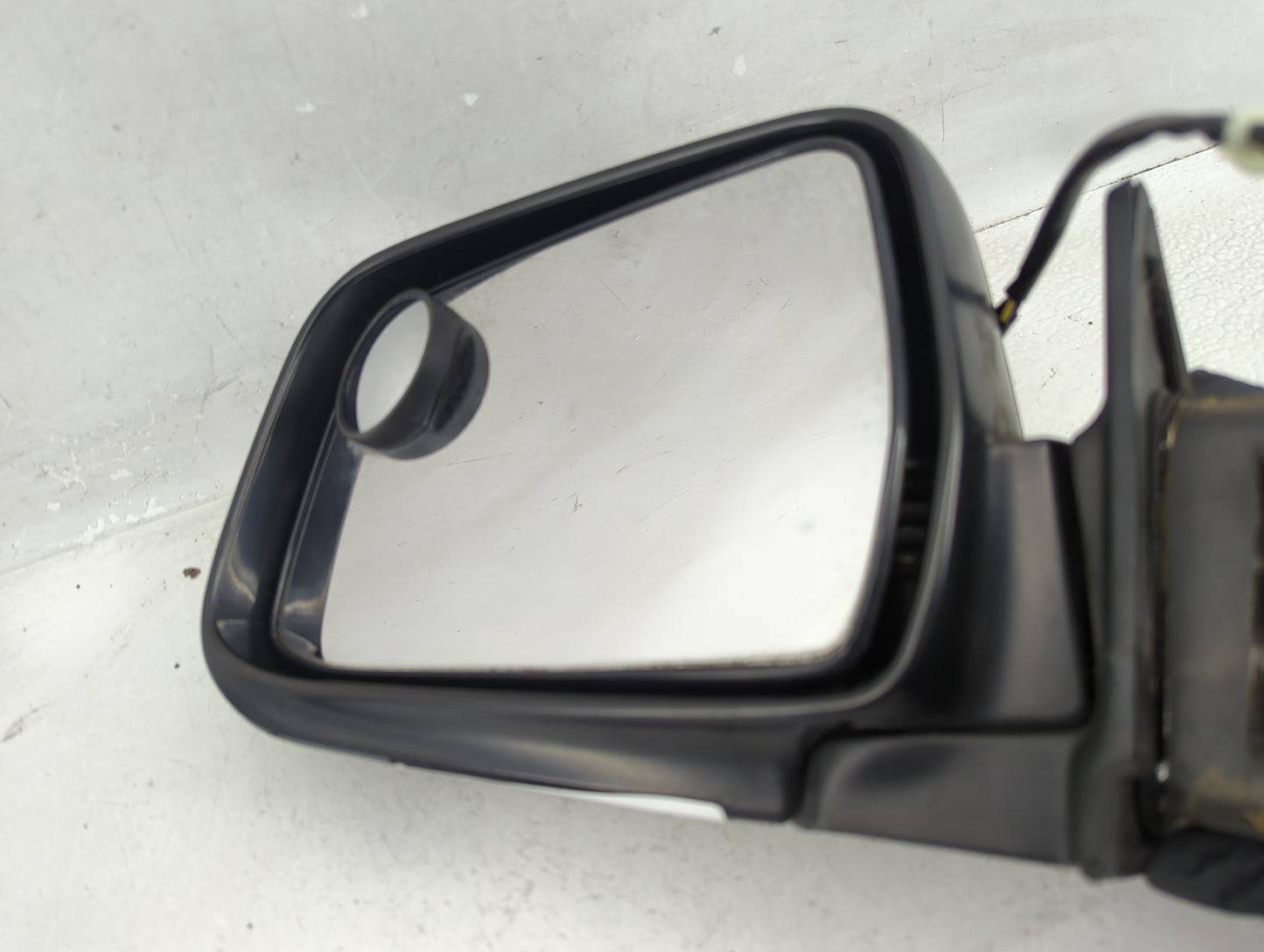 1998-2004 Nissan Frontier Driver Side View Mirror - Left Door Mirror OEM Used - Oemusedautoparts1.com