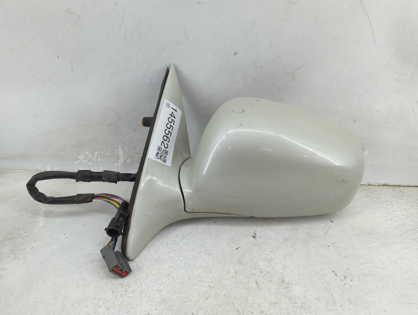 2000-2004 Nissan Frontier Driver Side View Mirror - Left Door Mirror OEM Used - Oemusedautoparts1.com