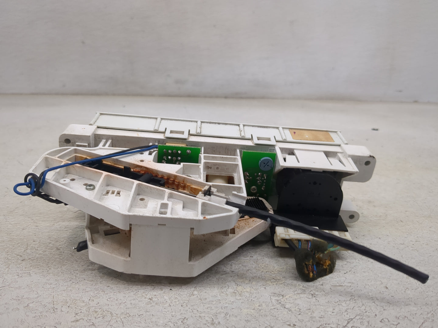 2004 Nissan Frontier Climate Control Module Temperature AC/Heater Replacement Fits OEM Used Auto Parts - Oemusedautoparts1.c