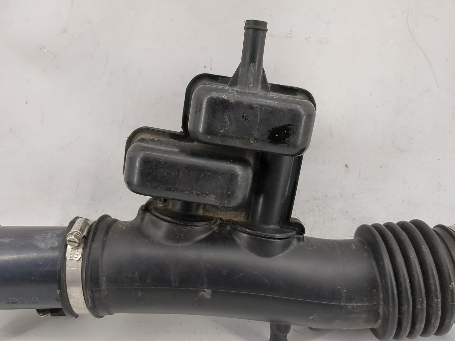 2004 Nissan Maxima Air Cleaner Intake Duct Hose Tube - Oemusedautoparts1.com