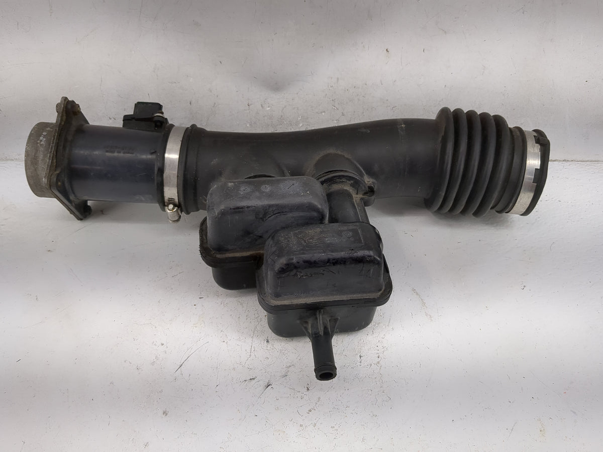 2004 Nissan Maxima Air Cleaner Intake Duct Hose Tube - Oemusedautoparts1.com