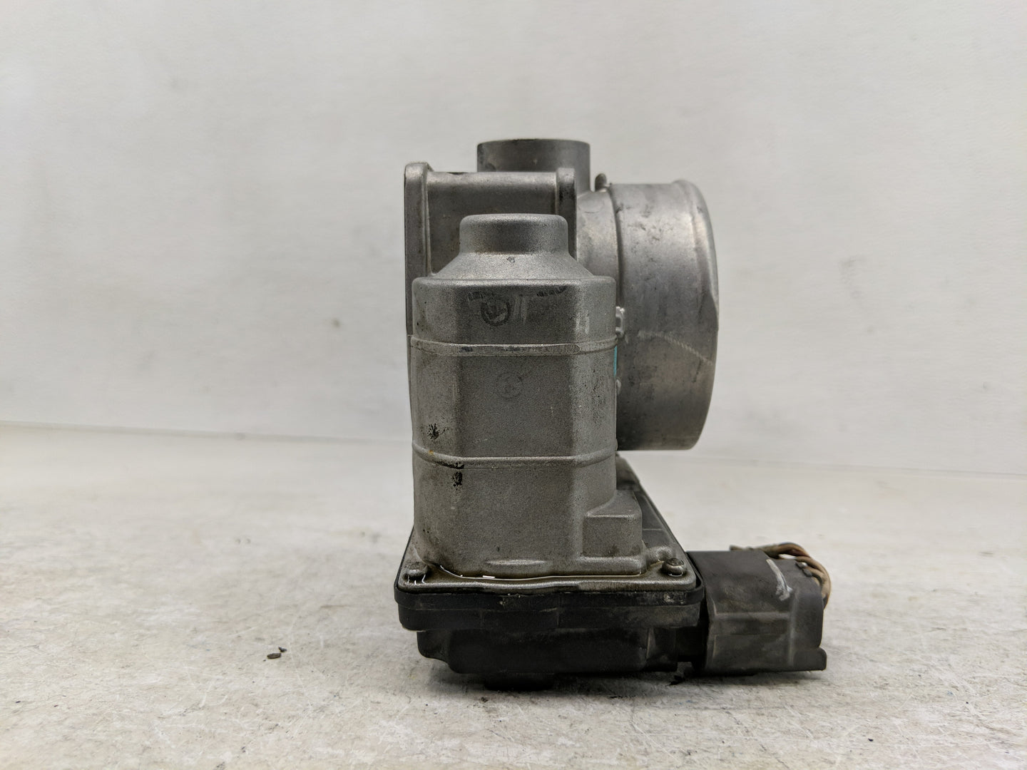 2002-2006 Nissan Maxima Throttle Body Fits Fits 2002 2003 2004 2005 2006 OEM Used Auto Parts - Oemusedautoparts1.com