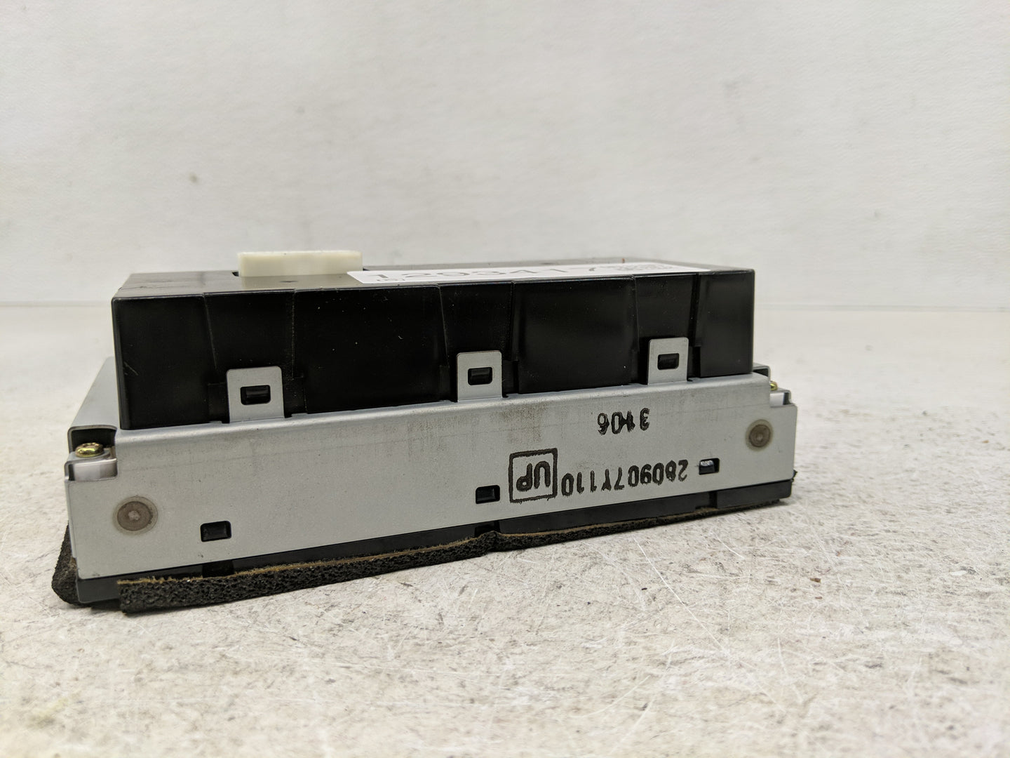2004-2005 Nissan Maxima Information Display Screen - Oemusedautoparts1.com