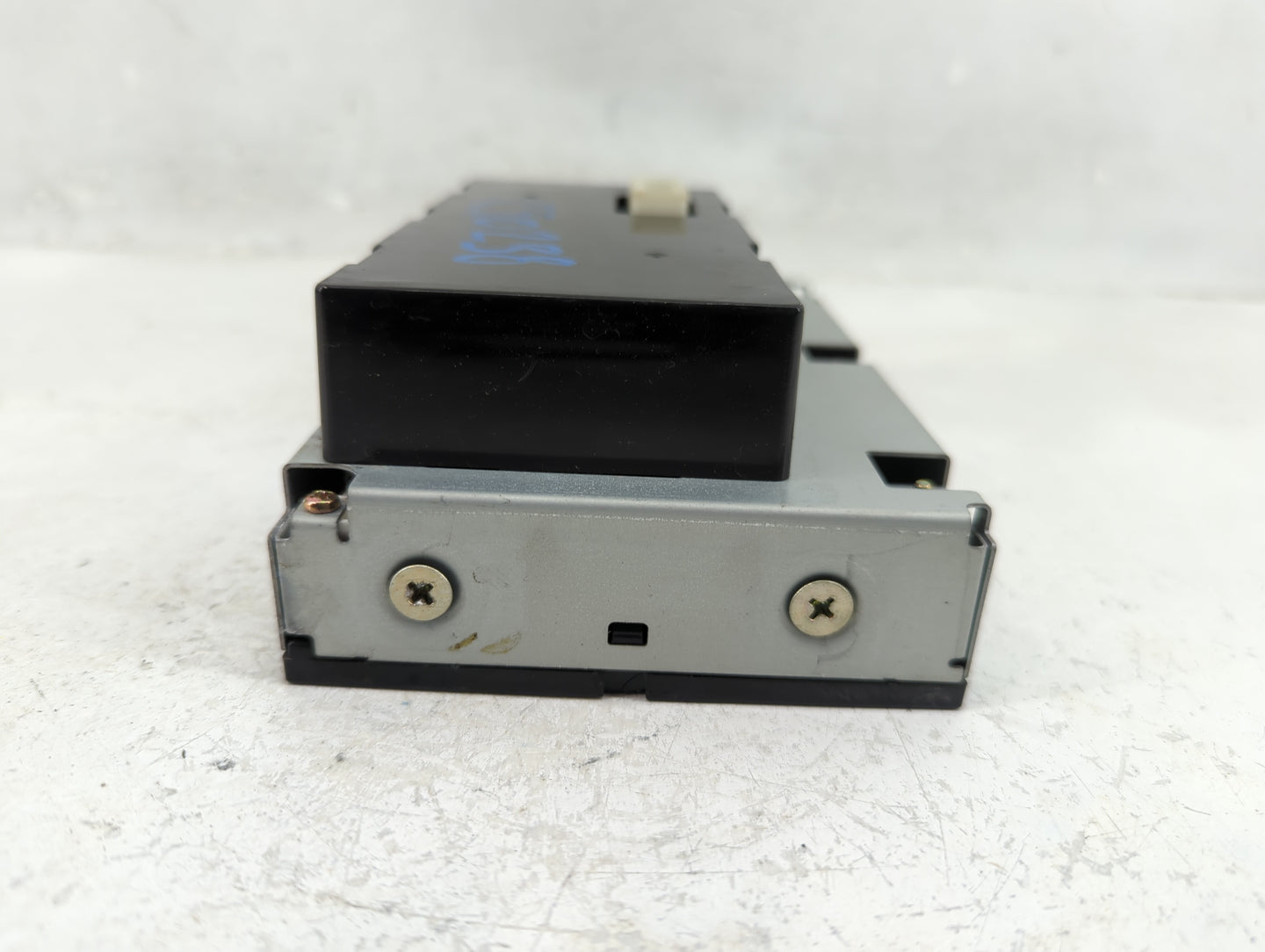 2004 Nissan Maxima Am Fm Cd Player Radio Receiver - Oemusedautoparts1.com