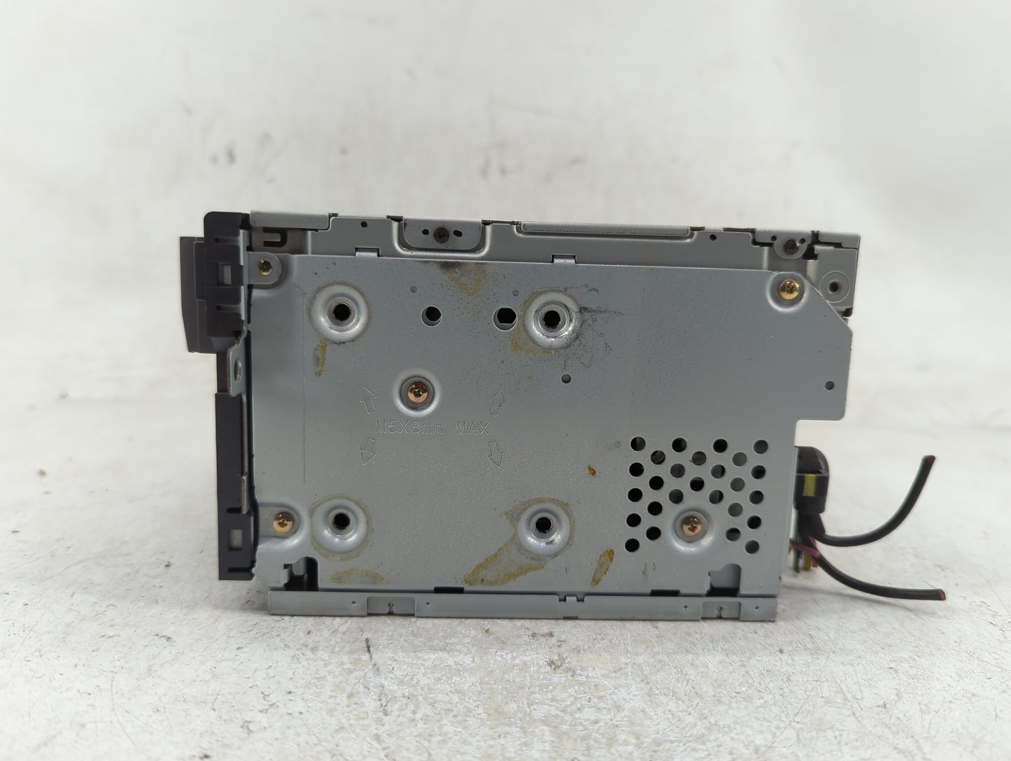 2004-2005 Nissan Maxima Radio AM FM Cd Player Receiver Replacement P/N:28188 ZA31A Fits Fits 2004 2005 OEM Used Auto Parts -