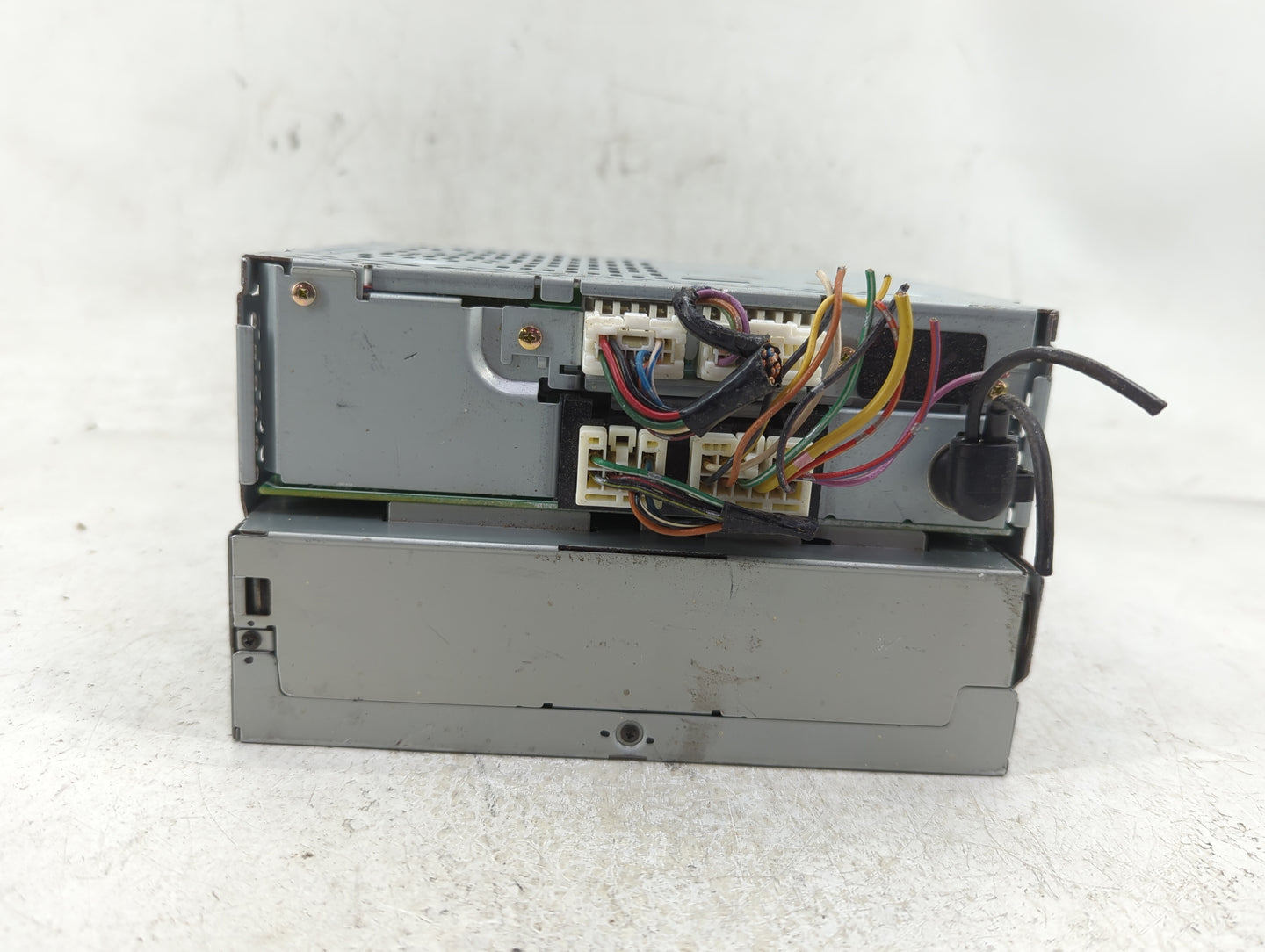 2004-2005 Nissan Maxima Radio AM FM Cd Player Receiver Replacement P/N:28188 ZA31A Fits Fits 2004 2005 OEM Used Auto Parts -