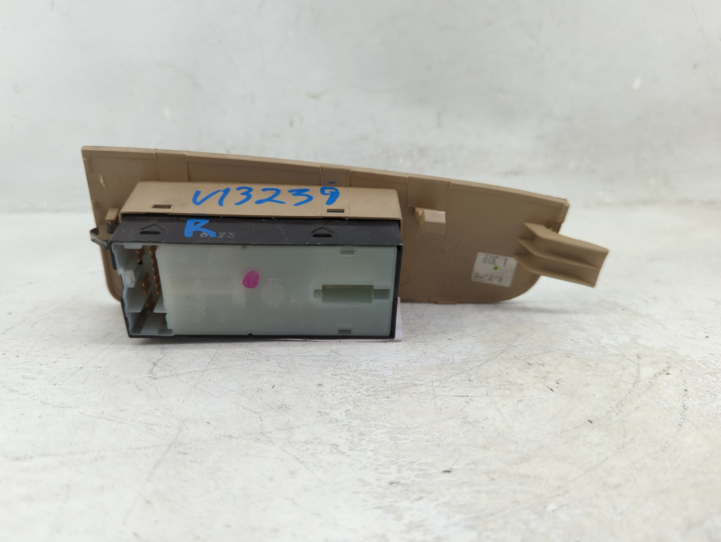 2004 Nissan Maxima Passenger Right Power Window Switch 80960-7y000 - Oemusedautoparts1.com