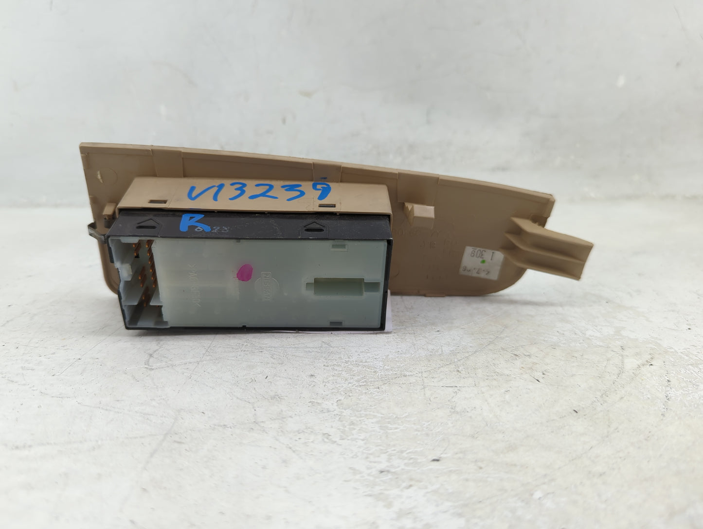 2004 Nissan Maxima Passenger Right Power Window Switch 80960-7y000 - Oemusedautoparts1.com