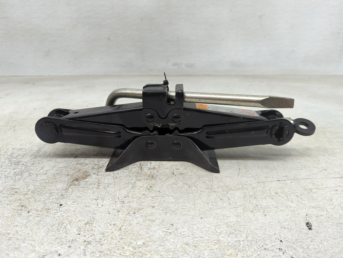 2004 Nissan Maxima Spare Scissor Car Jack 1415484 - Oemusedautoparts1.com