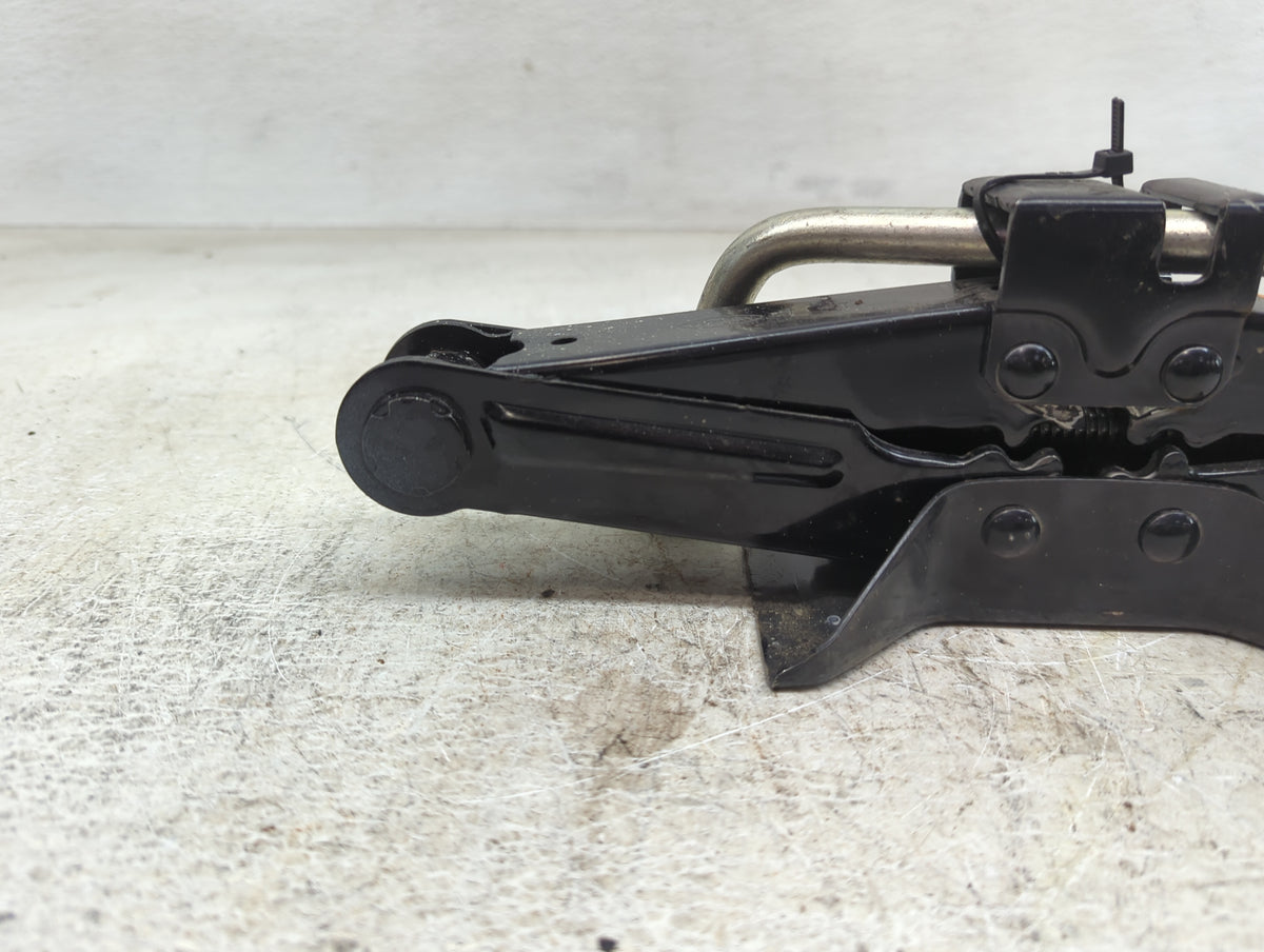 2004 Nissan Maxima Spare Scissor Car Jack 1415484 - Oemusedautoparts1.com