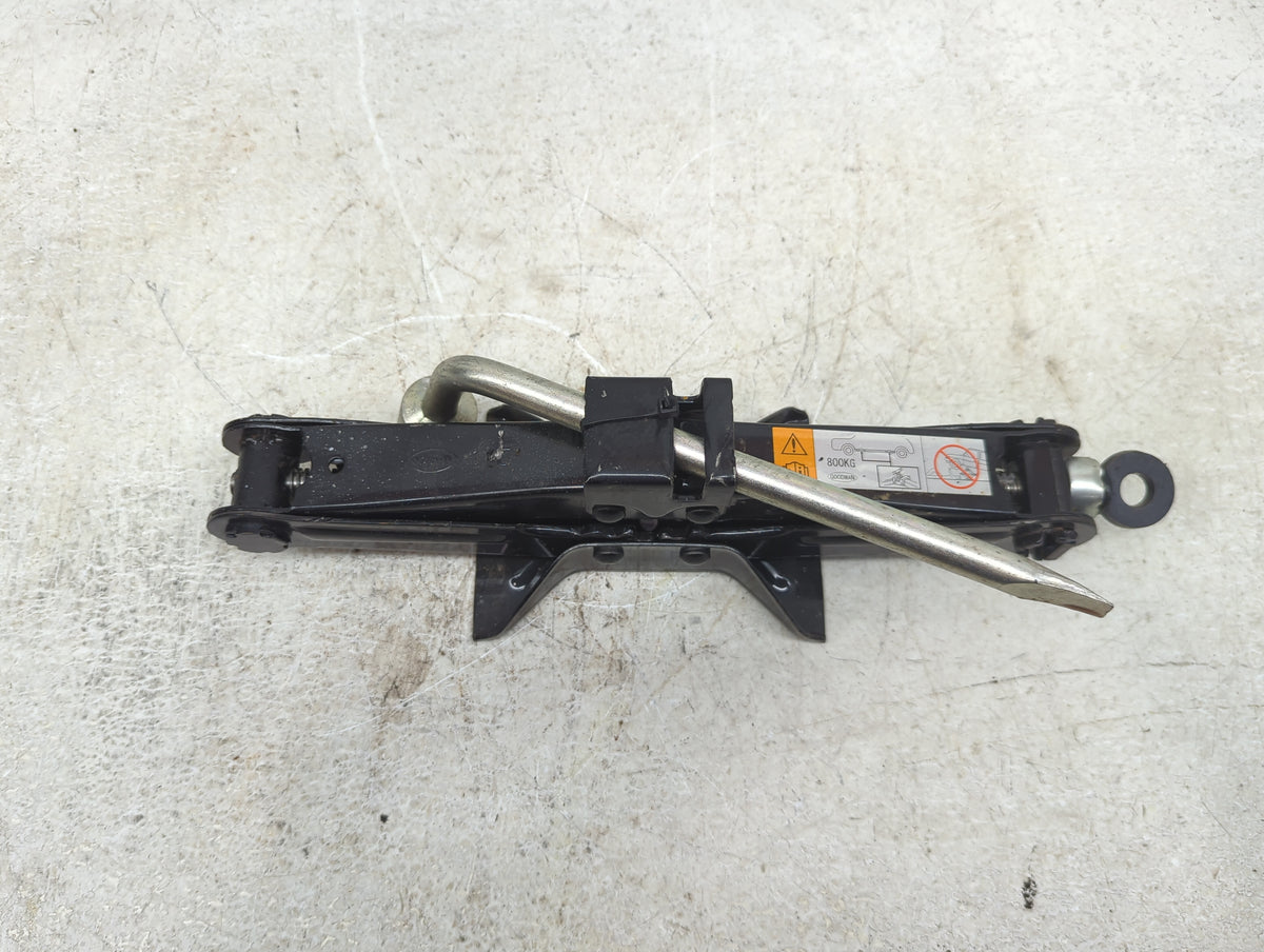 2004 Nissan Maxima Spare Scissor Car Jack 1415484 - Oemusedautoparts1.com