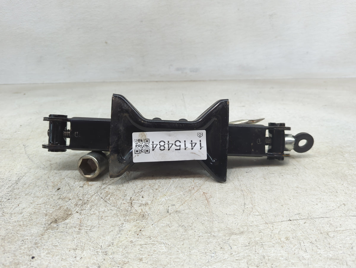 2004 Nissan Maxima Spare Scissor Car Jack 1415484 - Oemusedautoparts1.com